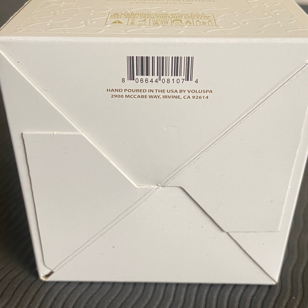 Voluspa Eucalyptus & White Sage Candle in White and Green - Picture 11 of 11